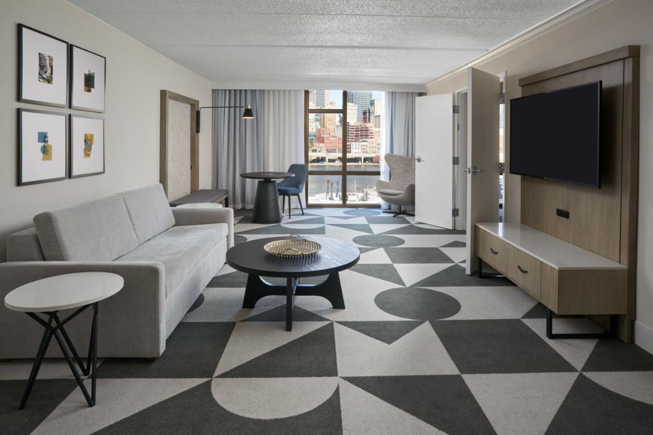 Sheraton Pittsburgh Hotel At Station Square Bagian luar foto
